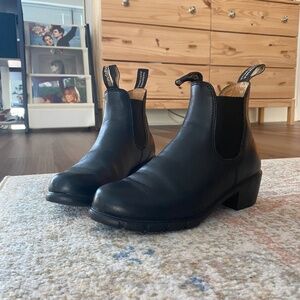 Blundstone heeled black chelsea boots, 8.5